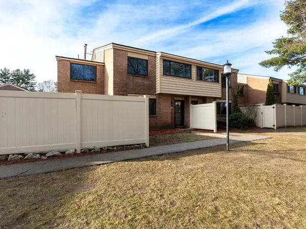 133 Greenbrook Dr #133, Stoughton, MA 02072