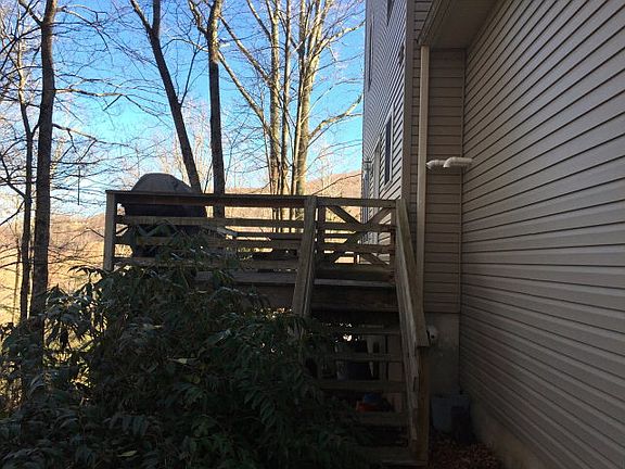 5th image of 218 Rosebay Way