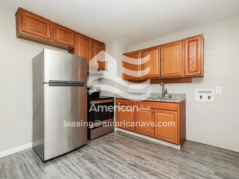 1687475_008_kitchen_8.jpg