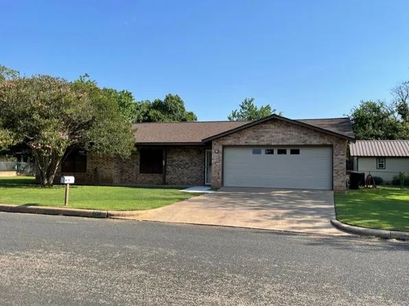 310 Broadmoor Dr, Fredericksburg, TX 78624