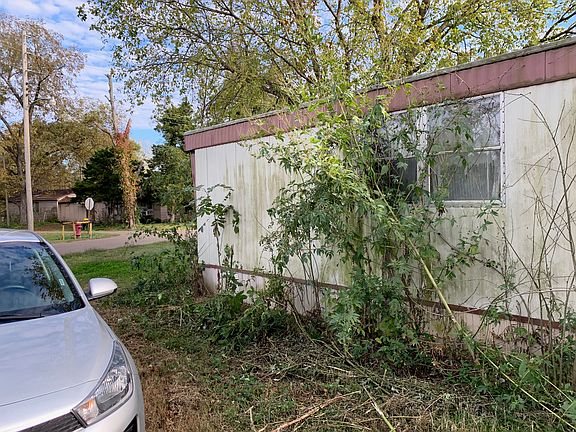 3rd image of 107 3rd St