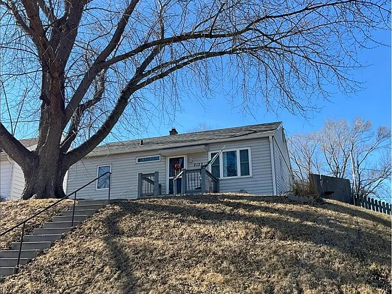 2132 S 48th Ave — Photo 1
