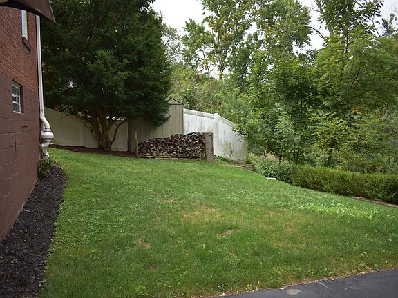 4th image of 8987 Eastview Dr