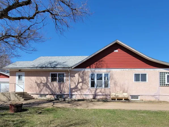 703 5th Ave W, Lemmon, SD 57638