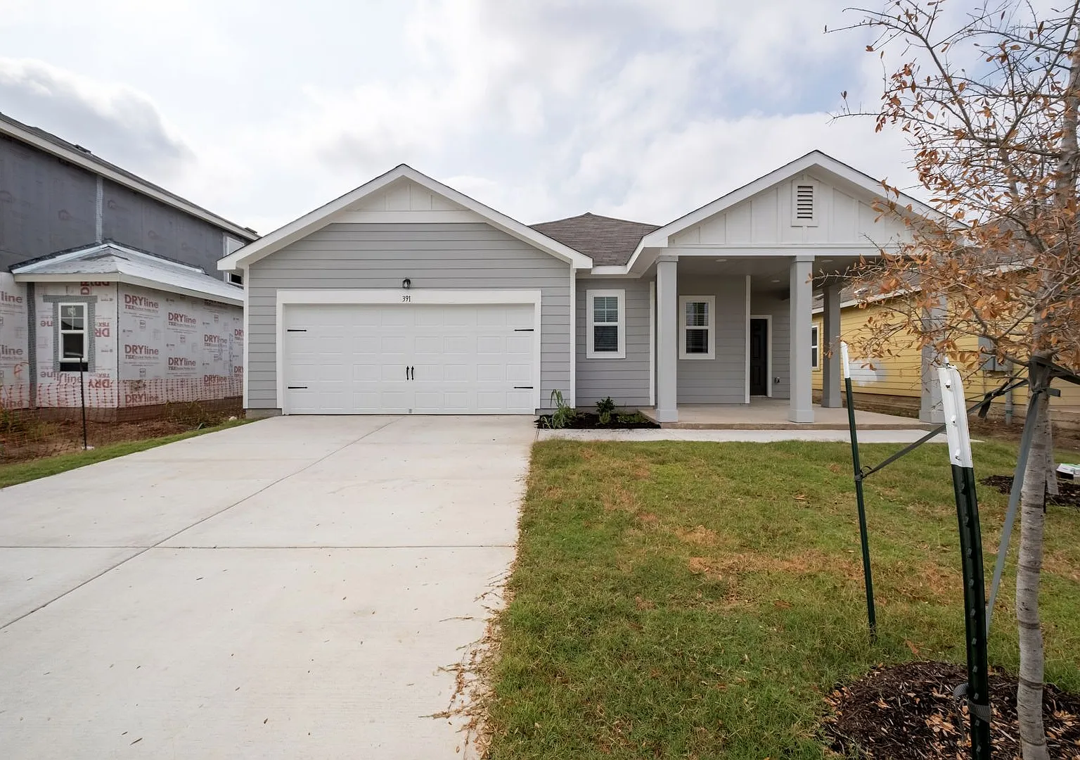 Lovely, 2021 Built, 3 Bedroom, 2 Bath Home in Kyle — Photo 1