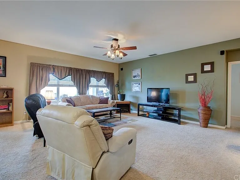 1411 Esplanade Dr — Photo 7