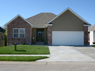 1019 SW Hoke Dr, Lees Summit, MO 64081