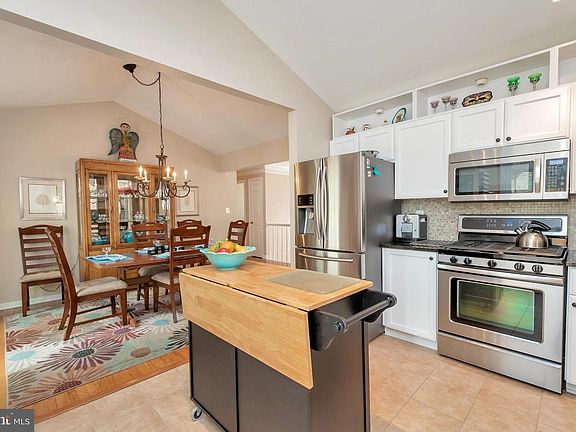 2nd image of 10605 Chesterwood Dr
