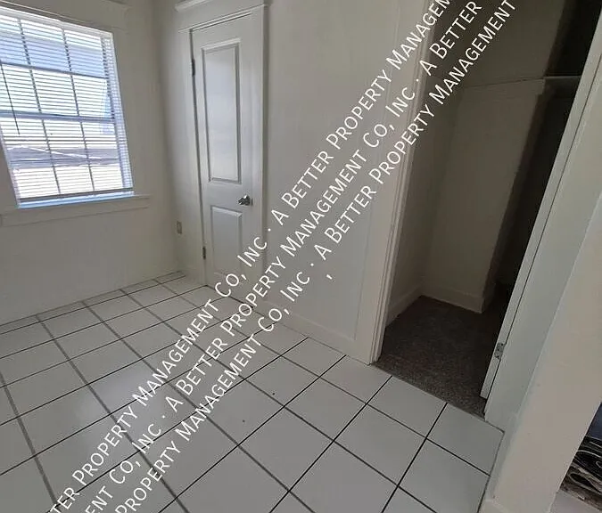 1144 Gladys Ave — Photo 2
