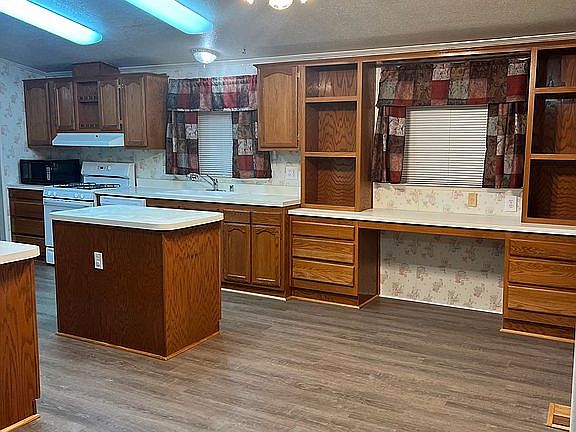 Kitchen/All new flooring