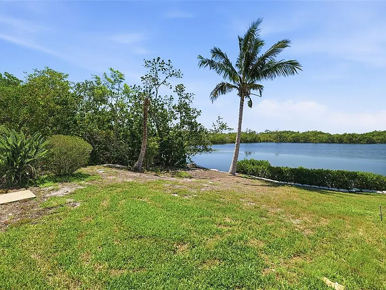 1070 Sanabel Ct NE — Photo 15