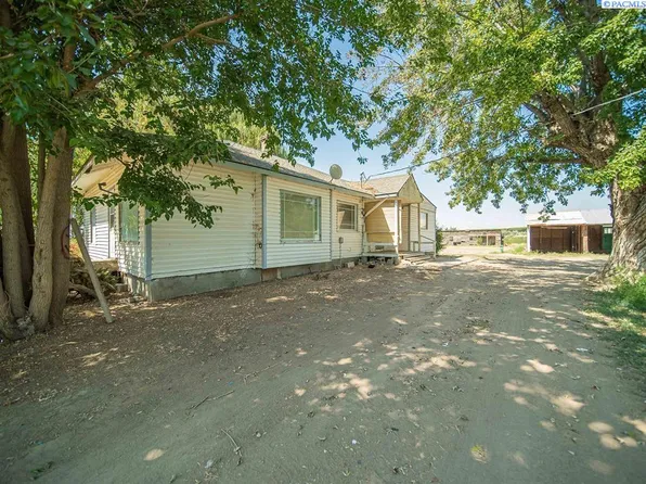 1221 Chase Rd, Grandview, WA 98930