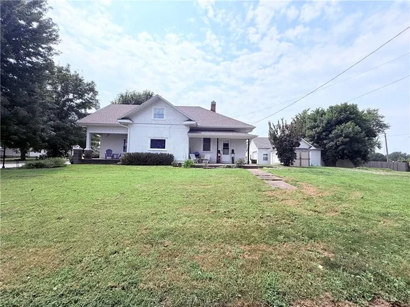 107 E Main St, Savannah, MO 64485