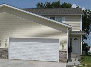 1237 Lois Ln, Waterloo, IA 50702