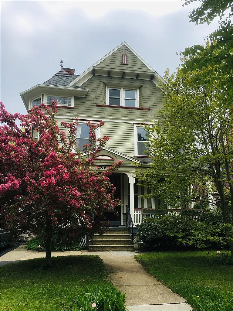 1 bed, 2.0 bath, 2442 sqft, $1,650 — Photo 1