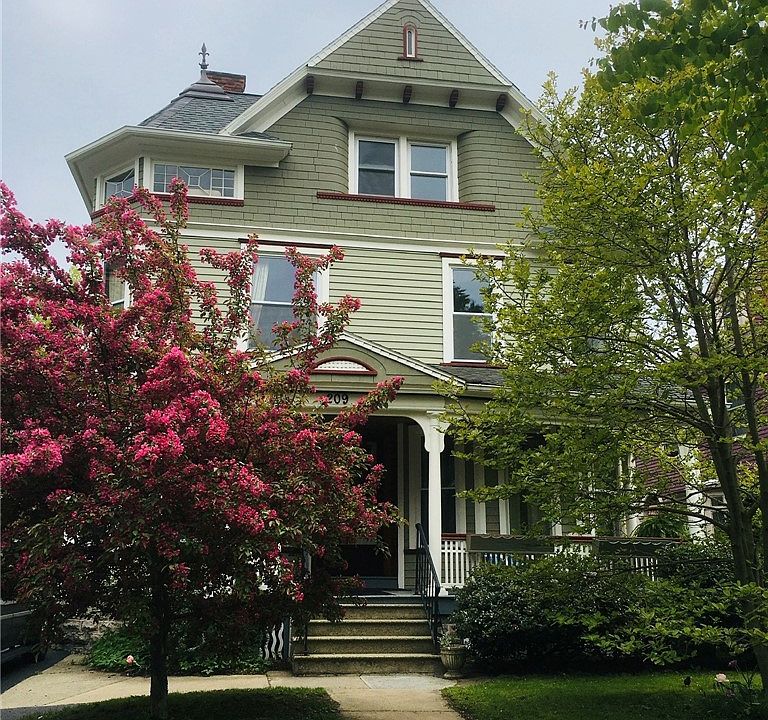 1st image of 209 Linden St