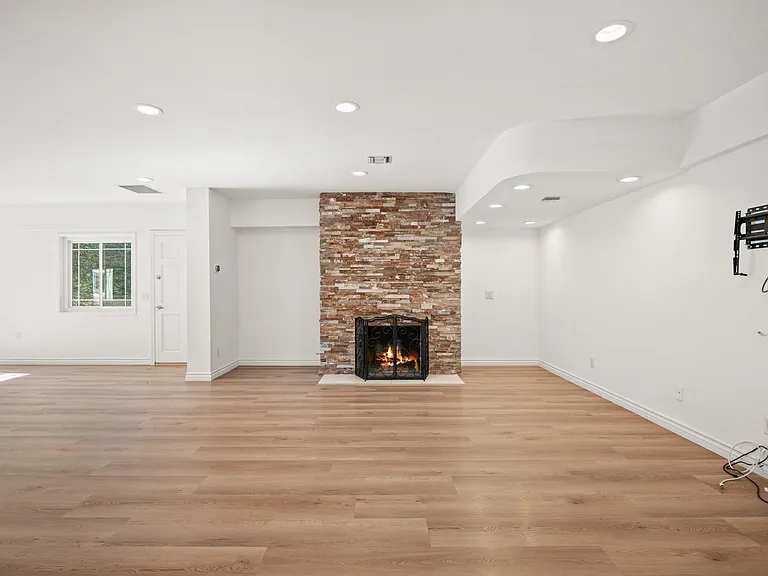1210 Swarthmore Dr — Photo 27