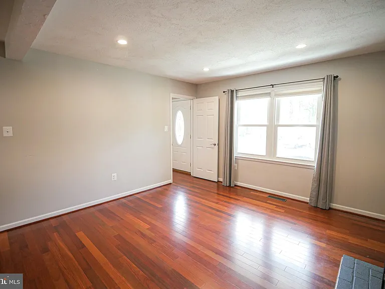 13210 Nickleson Dr — Photo 3