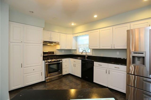 1st image of 9 Beechwood Ln
