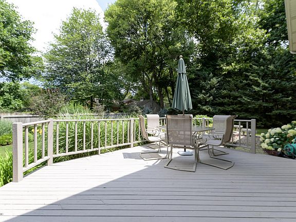 5th image of 3370 Fleetwood Dr