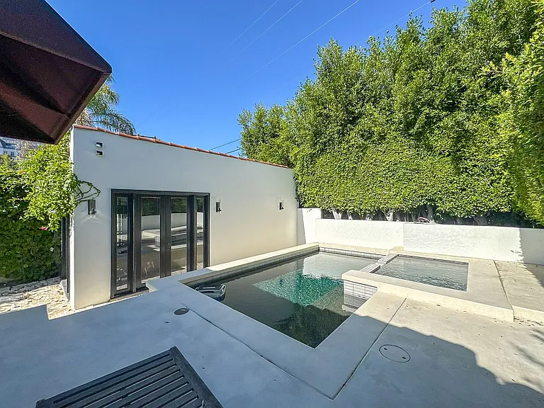 345 Westbourne Dr — Photo 9