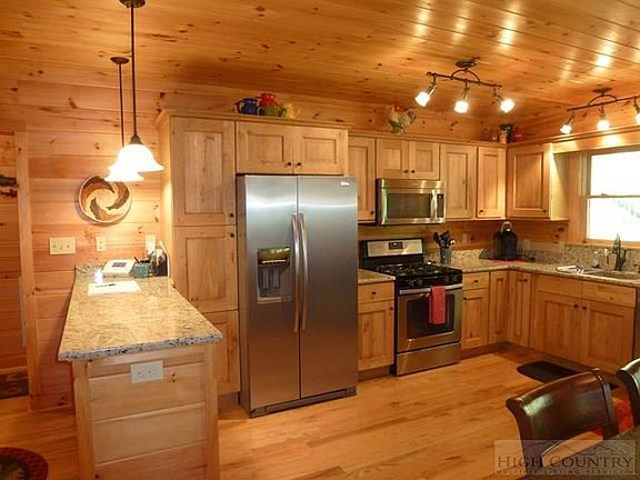 5th image of 226 Echo Hollow Dr