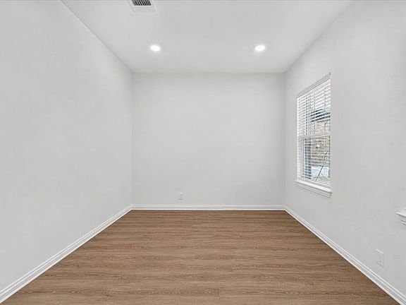 3rd image of 1748 Everglades Dr