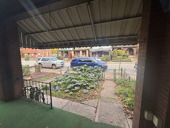 3rd image of 2226 Woodstock Ave Floor 1