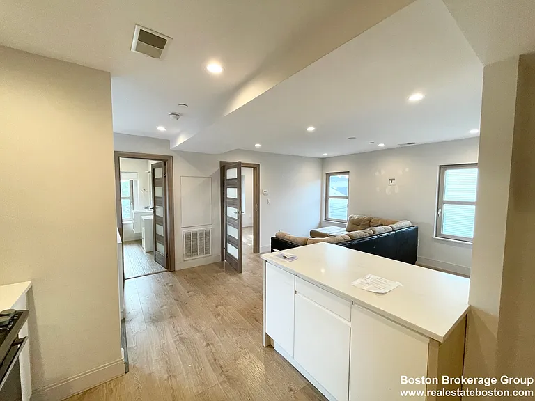 118 Buttonwood St #3 — Photo 2
