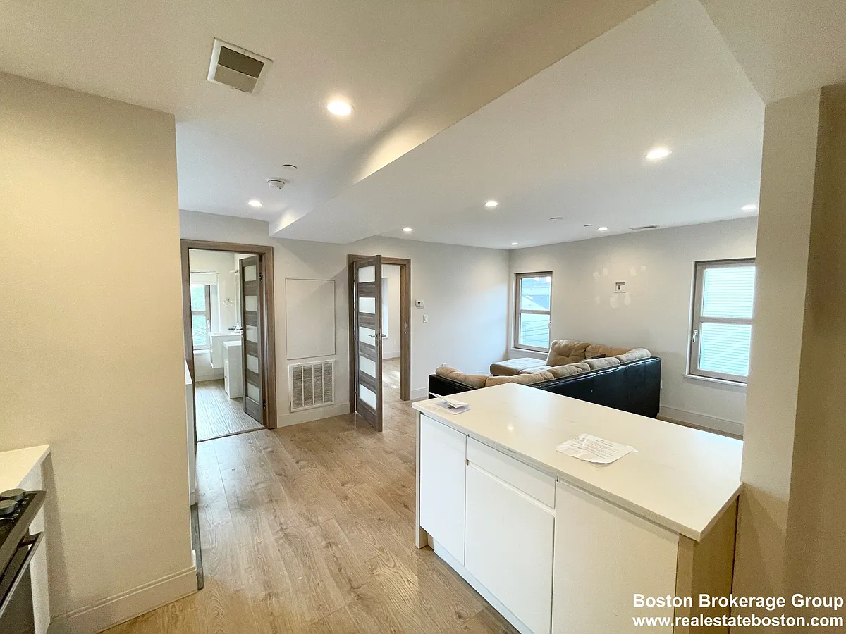 Building Photo - 118 Buttonwood St #3