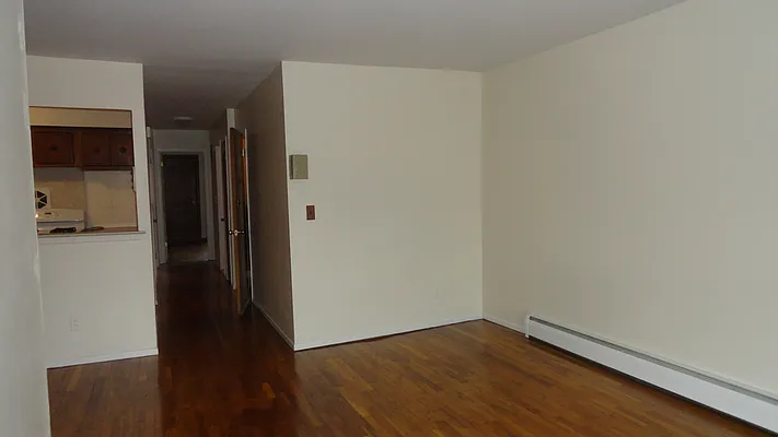 Rented by Halvatzis Realty | media 7