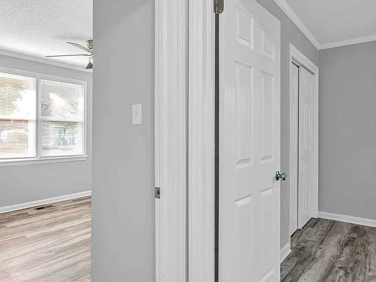 322 Starling St #1 — Photo 12