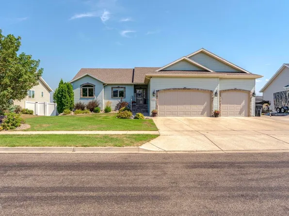 5207 Mellowsun Dr, Bismarck, ND 58503