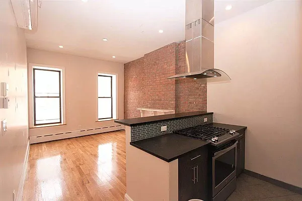 Rented by Standard Living Realty Inc | media 41