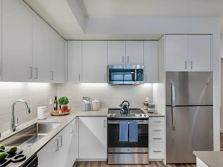Quartz Countertops & Subway Tile Backsplashes