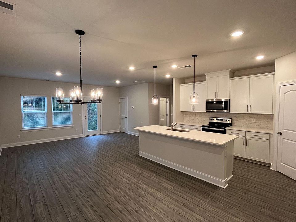 This townhouse offers a spacious main living area on the 1st floor. You can have a formal dining table in addition to island seating.