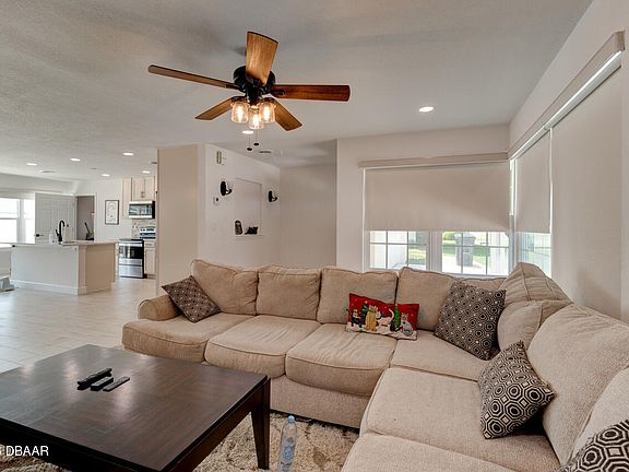 5th image of 100 Golfview Ln
