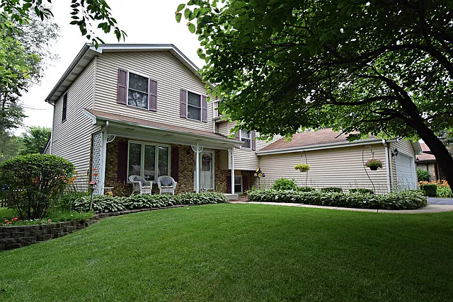 4S160 Curtis Ave photo 1