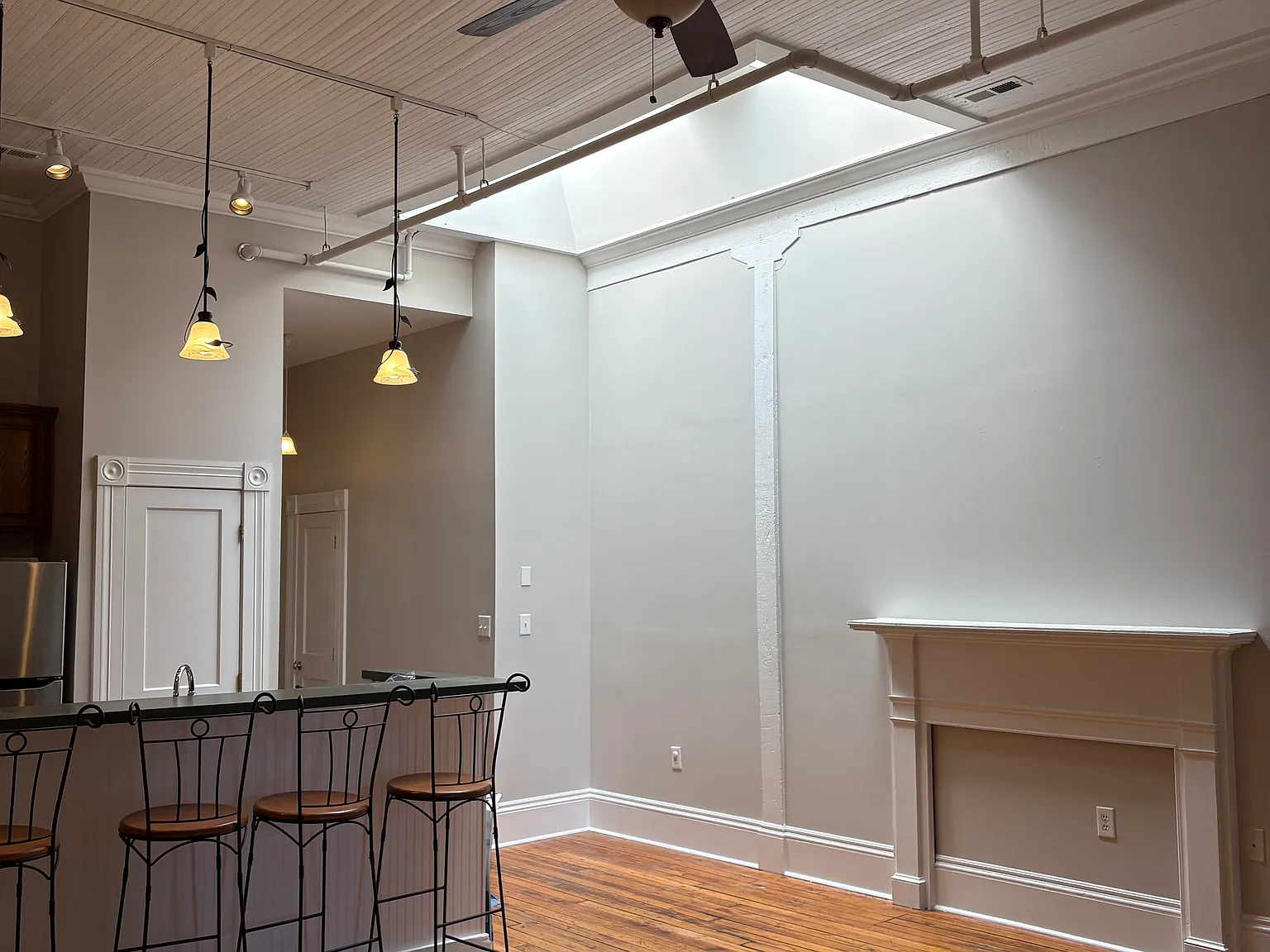 2 bed, 1.5 bath, 1250 sqft, $1,725 — Photo 3