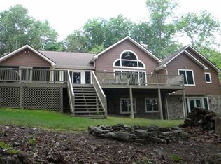 536 Twin Lakes Rd, Shohola, PA 18458