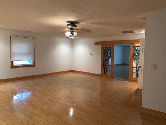2nd image of 612 Woodridge Dr