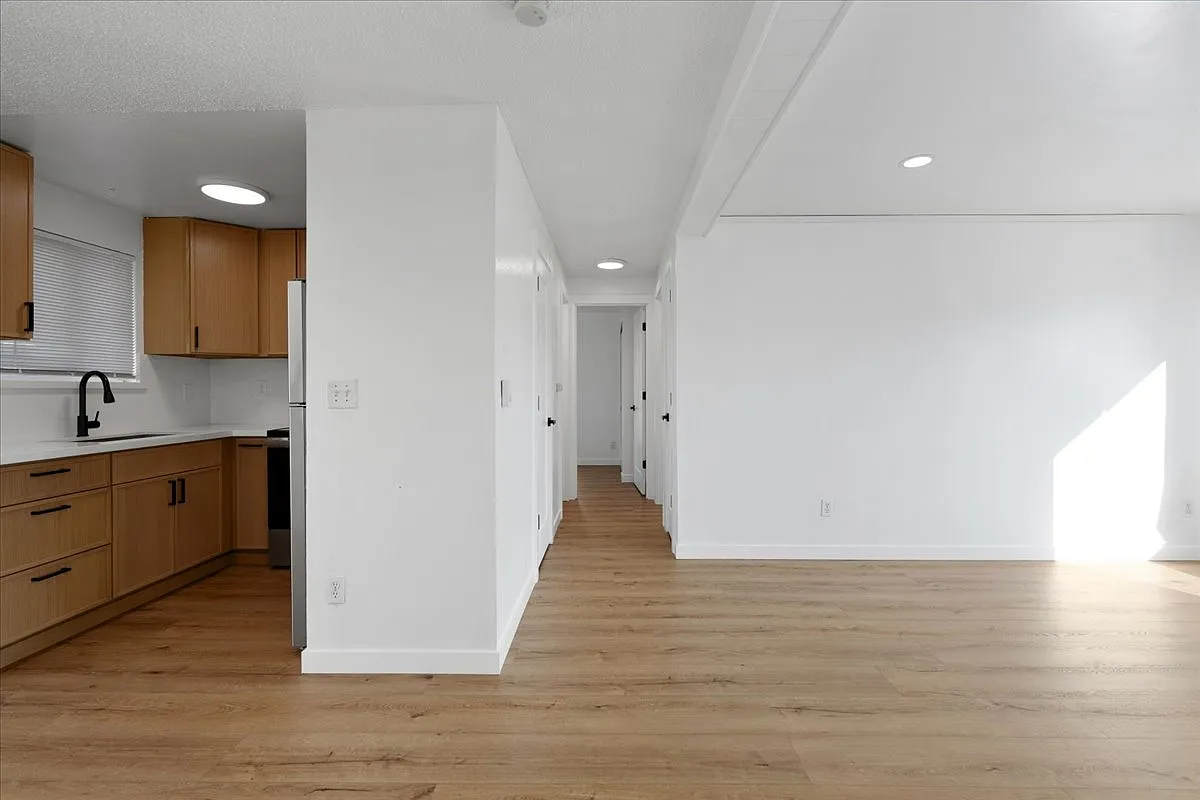 2 bed, 750 sqft, $1,800 — Photo 1
