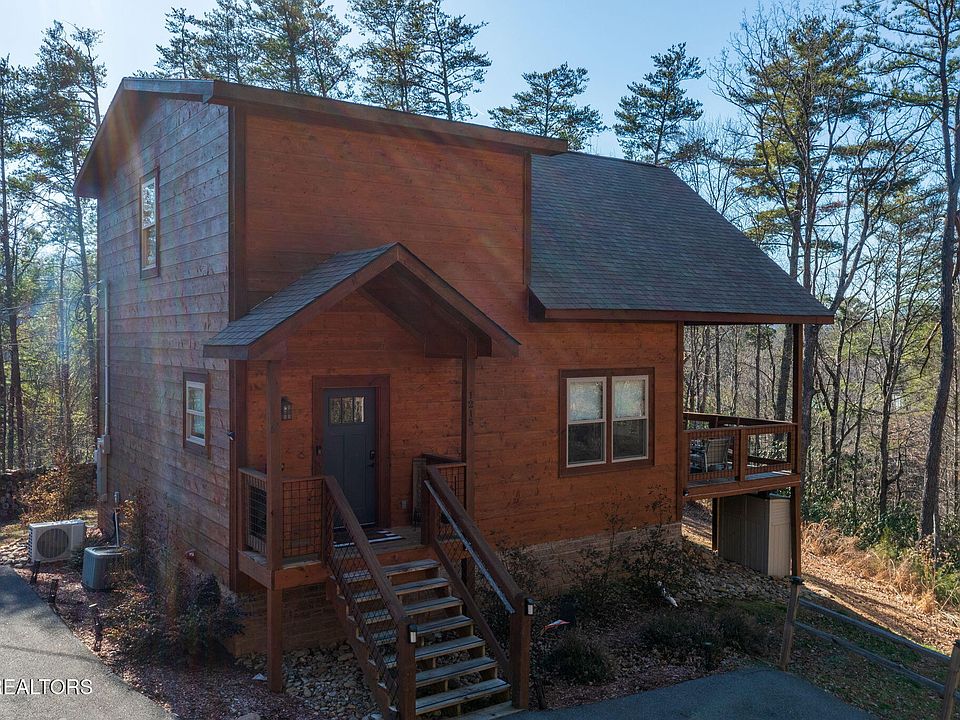 1st image of 1215 Honeysuckle Ln