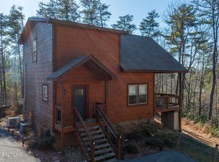 1215 Honeysuckle Ln, Sevierville, TN 37876