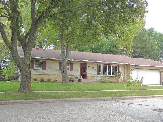 1st image of 913 Decker Dr