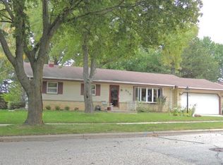 913 Decker Dr, West Bend, WI 53090