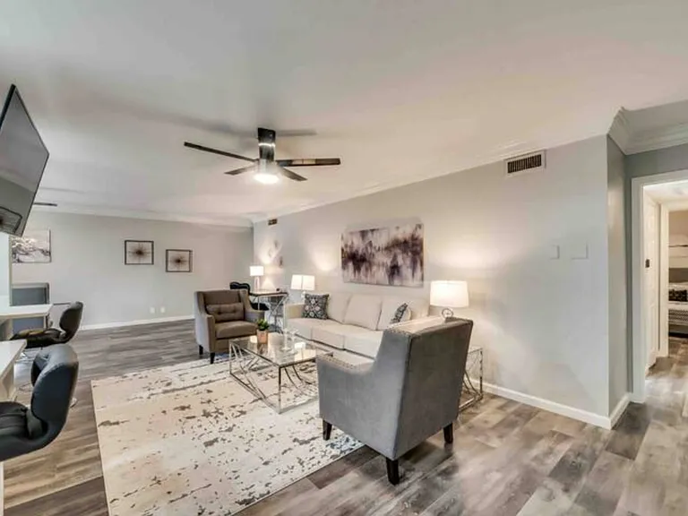 E Avenue J — Photo 2