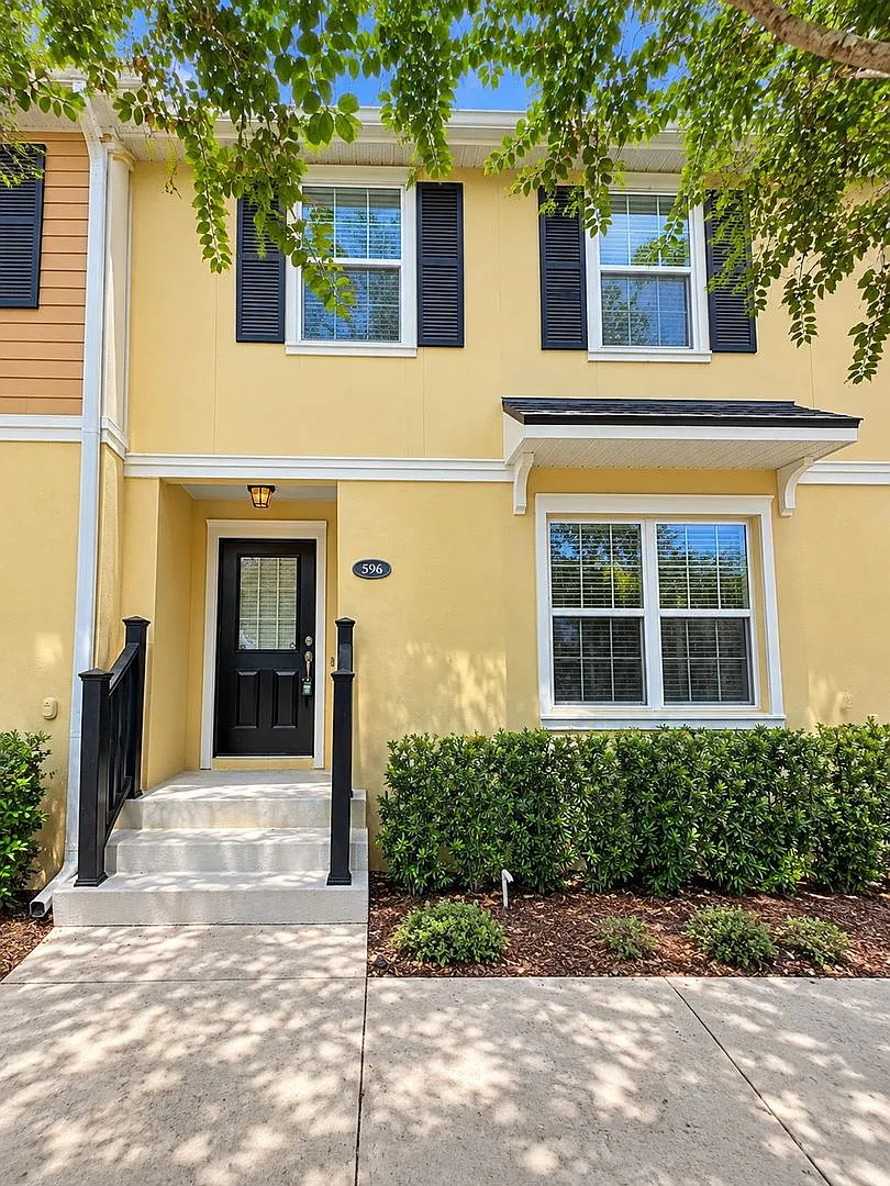 Beautifully Renovated 3-Bedroom Winter Springs Home with Screened Balcony, Garage & Community Pool! — Photo 1
