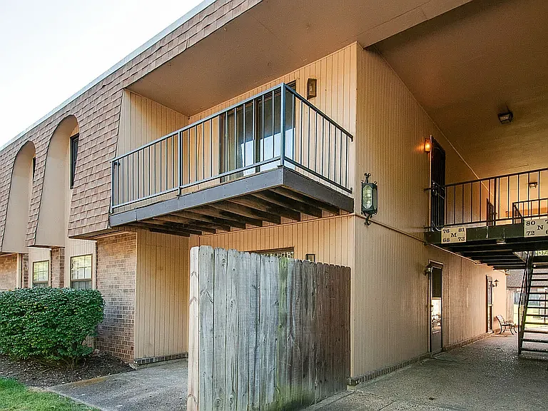 420 Walton Ln — Photo 1