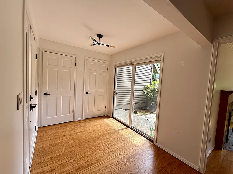 17417 SE 46th Pl — Photo 3
